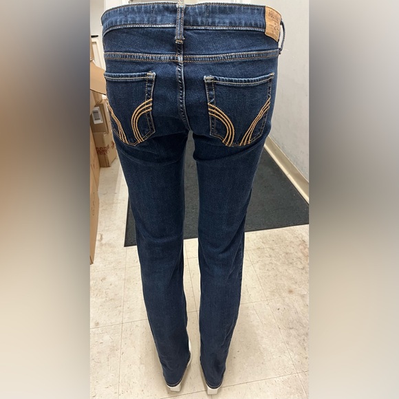 HOLLISTER LOW RISE STRAIGHT LEG JEANS, SIZE 7R (28/33) - Picture 3 of 6